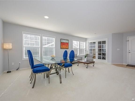4th image of 812 233rd Pl NE