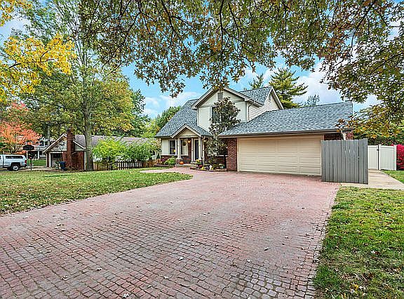 3rd image of 326 Clayton Oaks Dr