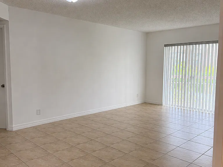 Living Room
Actual Photo- Unfurnished