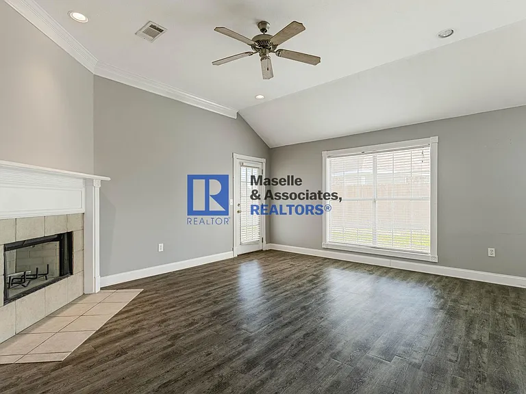 624 Post Oak Pl — Photo 9