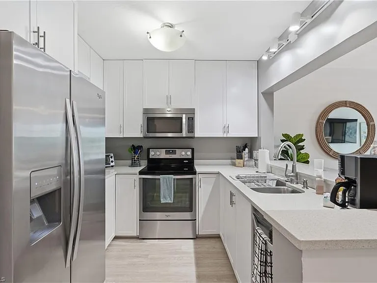 803 River Point Dr #107B — Photo 6