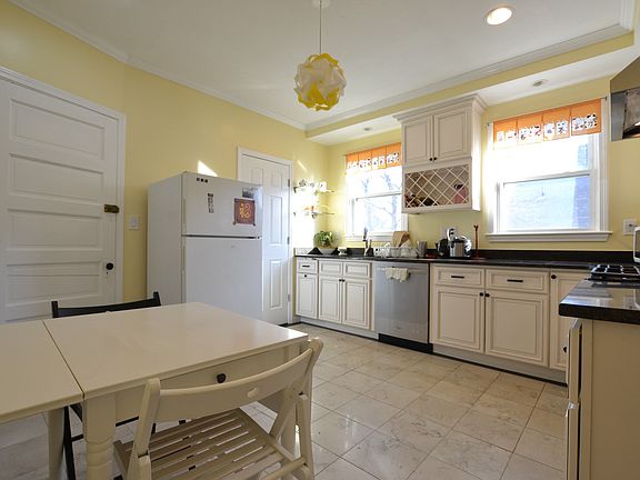 3rd image of 35 Palmer St #L