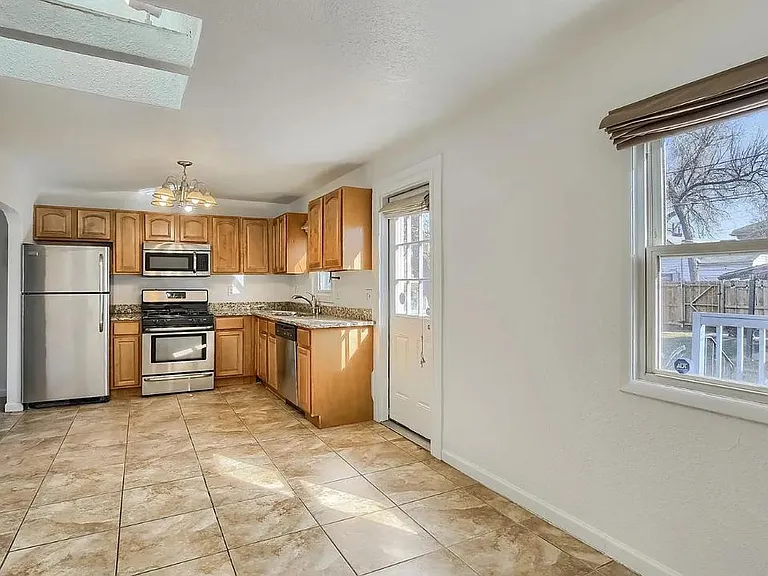 3828 W Kentucky Ave — Photo 6