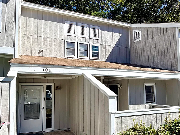405 Hickory Hill Dr #405 — Photo 1
