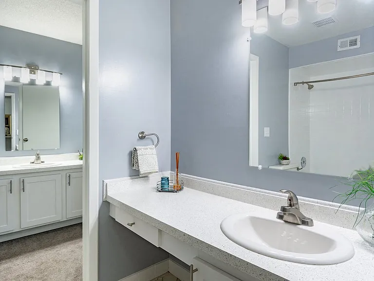 Yester Oaks Apartments — Photo 36