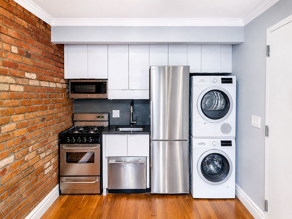 2nd image of 521 E 5th St APT 3A