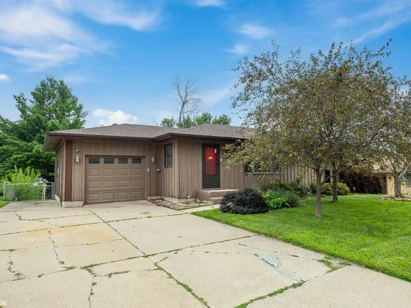 217 Westwood Dr, Marshalltown, IA 50158