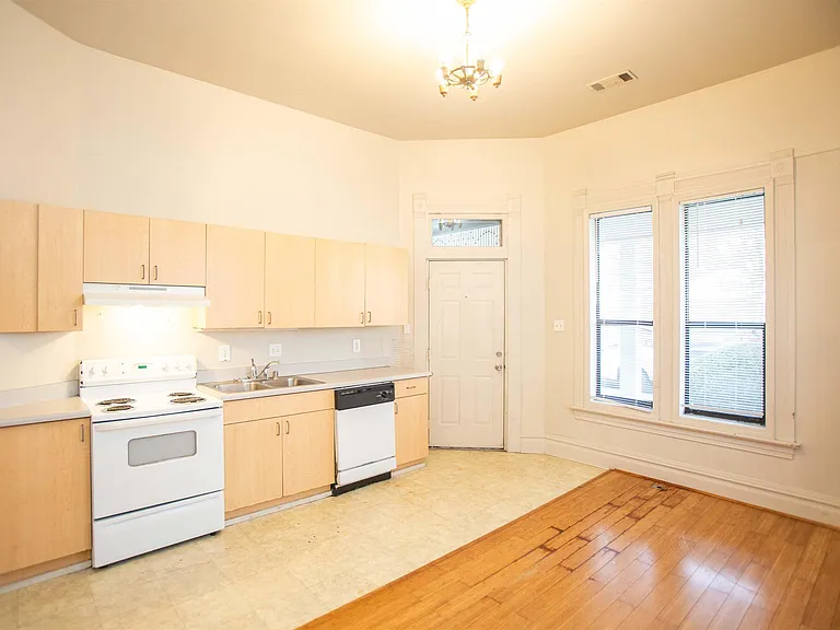 117 W 15th St #A — Photo 9