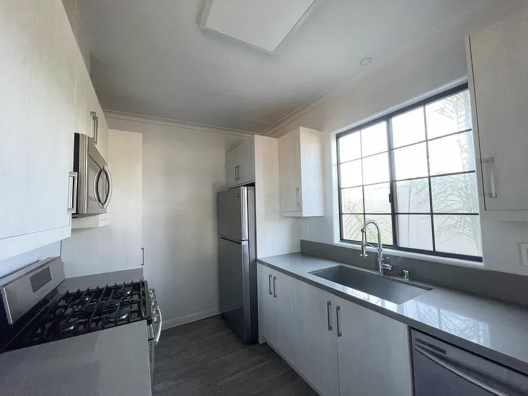 3815 McLaughlin Ave — Photo 29