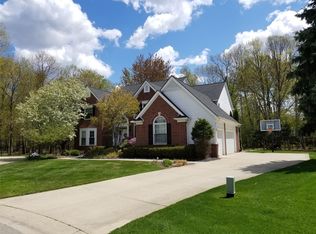 4066 Coventry Dr, Auburn Hills, MI 48326
