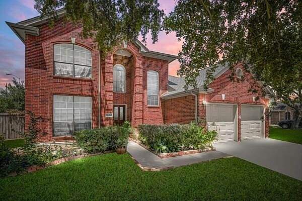 1st image of 831 Deer Hollow Dr