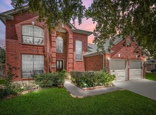 831 Deer Hollow Dr, Sugar Land, TX 77479