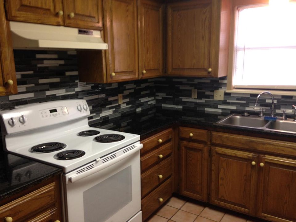 1st image of 1602 Parkview Dr