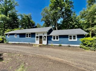 104 Milton Rd, Oak Ridge, NJ 07438