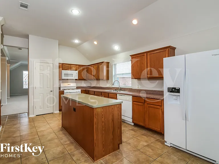 424 Stampede Ct — Photo 8