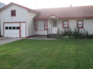 206 1st Ave NE, Hankinson, ND 58041