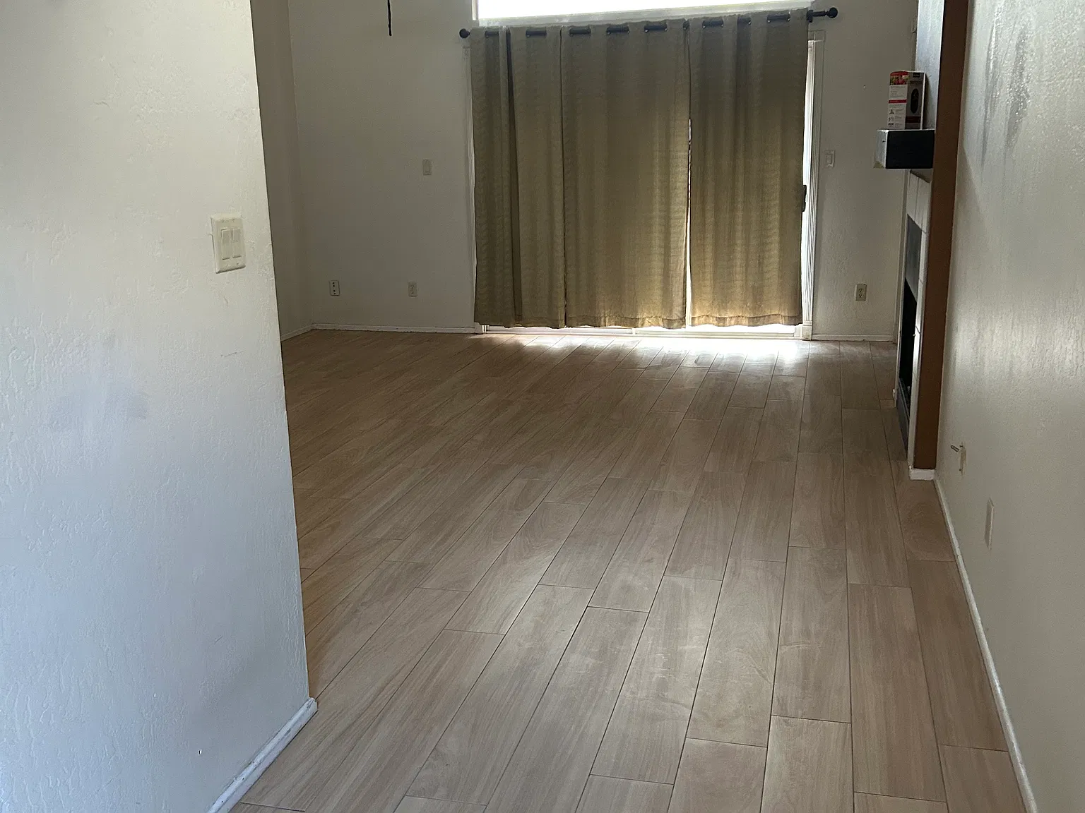 2 bed, 1073 sqft, $1,900 — Photo 2