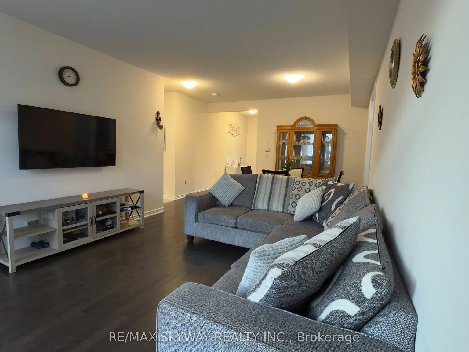 3 bed, $3,000 — Photo 2