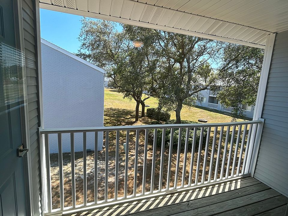 1st image of 102 Pippin Dr #102