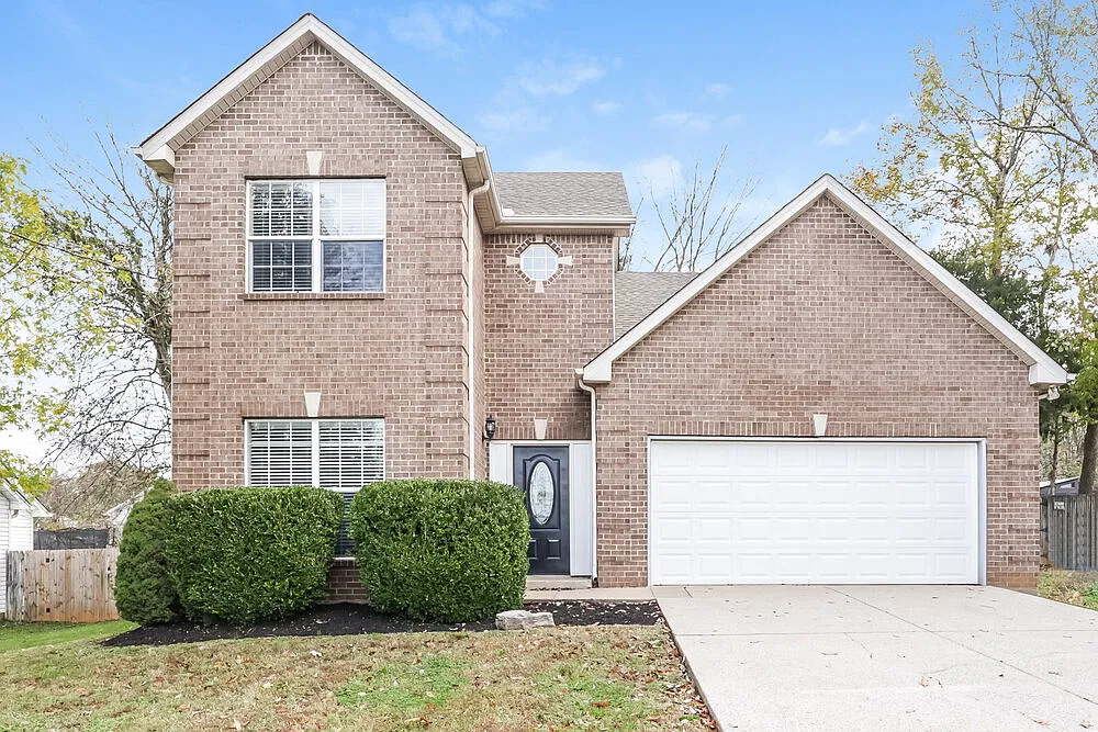 3 bed, 2.5 bath, 1834 sqft, $2,215 — Photo 1