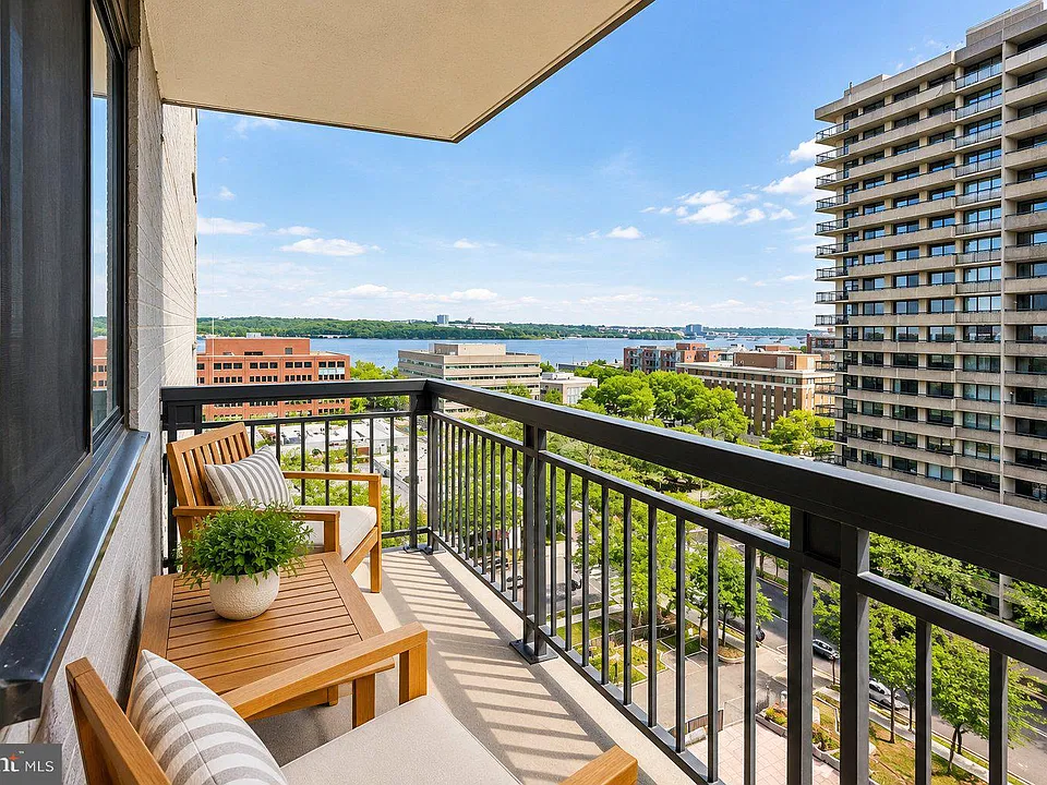 801 N Pitt St #1008