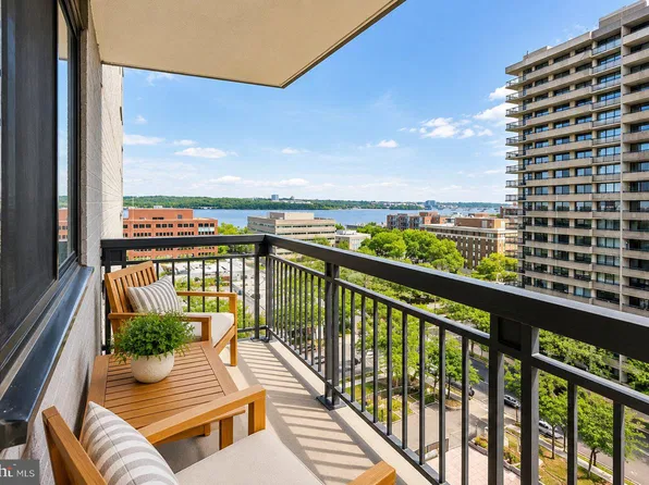 801 N Pitt St, Alexandria, VA