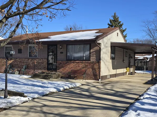 402 Capri St, Pekin, IL 61554