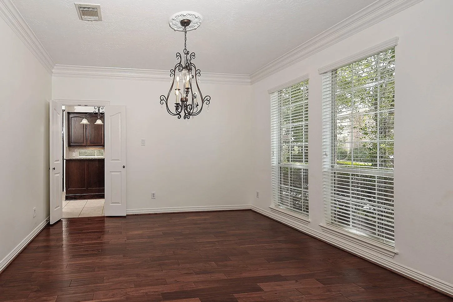 5 bed, 4.5 bath, 3507 sqft, $4,950 — Photo 3