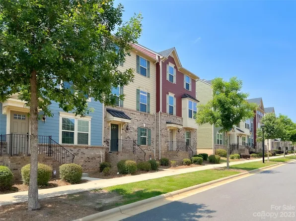 2042 Sage Park Dr, Charlotte, NC 28217
