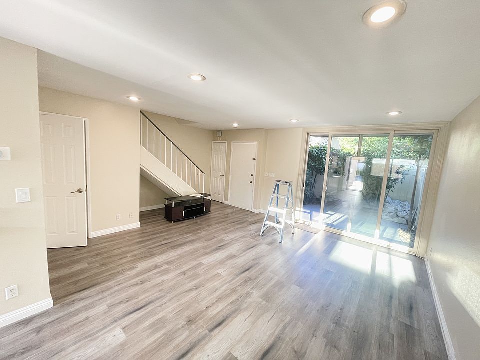 1st image of 267 S Sentous Ave