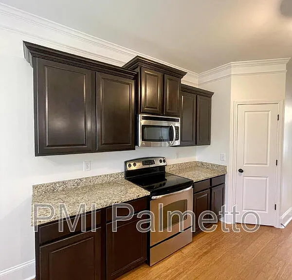 215 Emanuel Creek Dr — Photo 7