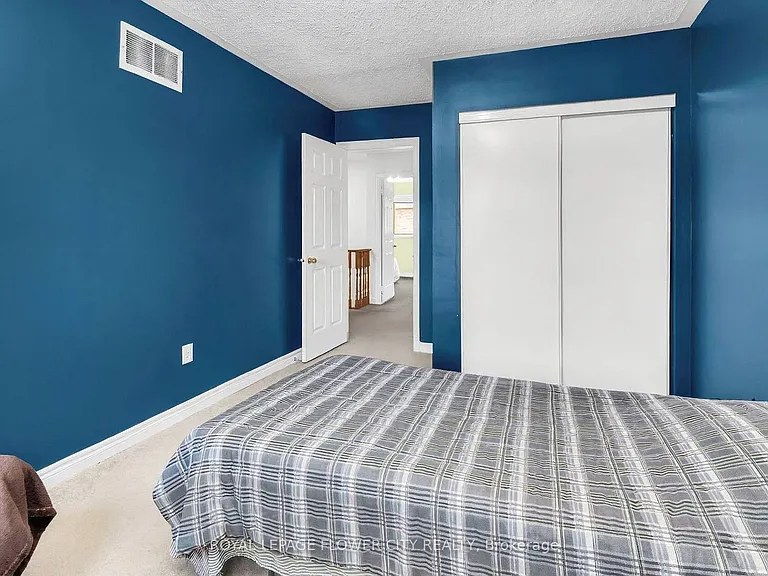 15 Ridgemore Cres — Photo 16