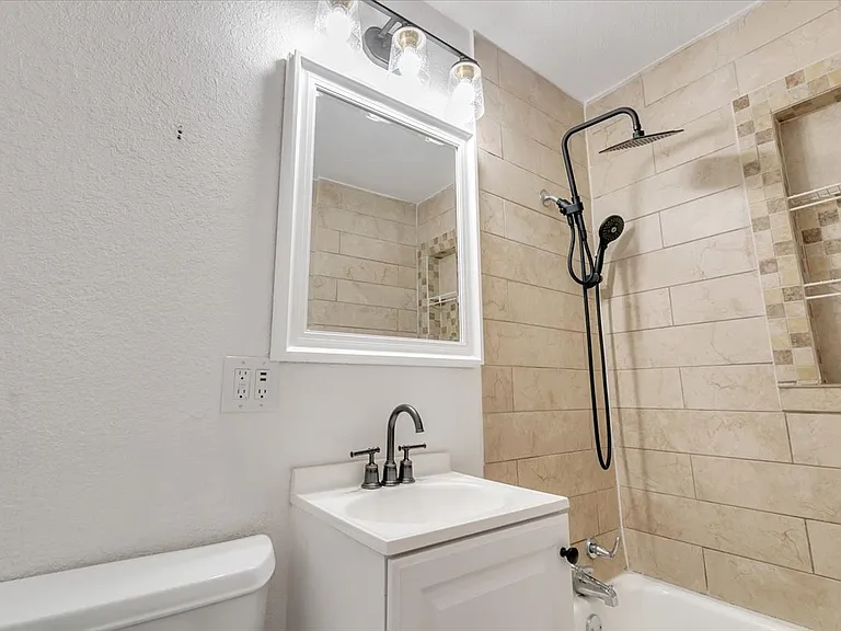 2116 Andover Ct — Photo 19