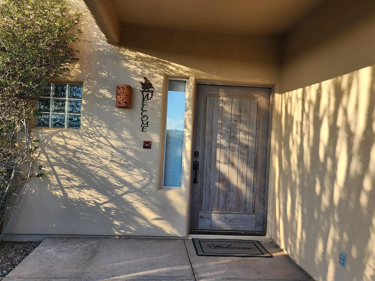 3 bed, 2.0 bath, 2193 sqft, $3,300 — Photo 2