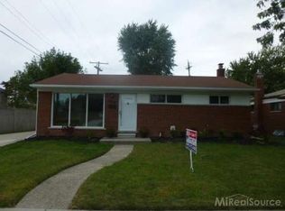 31725 Tanglewood St, Saint Clair Shores, MI 48082