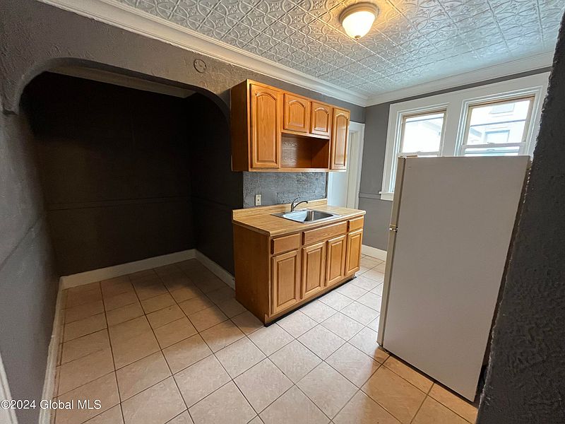 4th image of 604 State Street