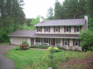 E2284 Fawn Ridge Ct, Waupaca, WI 54981