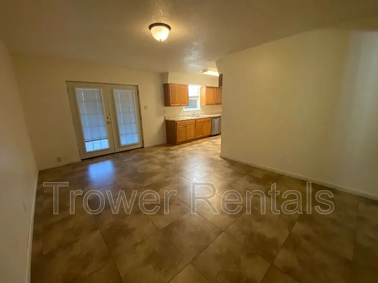 2620 Cambridge St — Photo 10