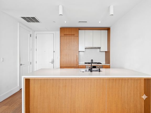 5th image of 2218 Jackson Ave APT 710