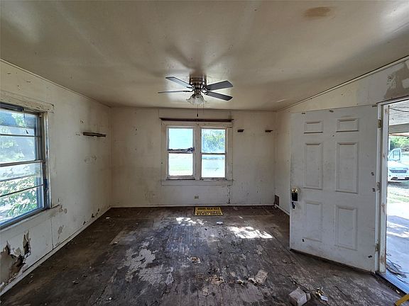 2nd image of 619 N Dunbar St