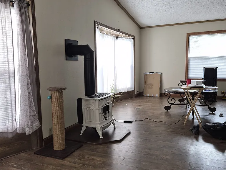 607 Magnolia Dr — Photo 2