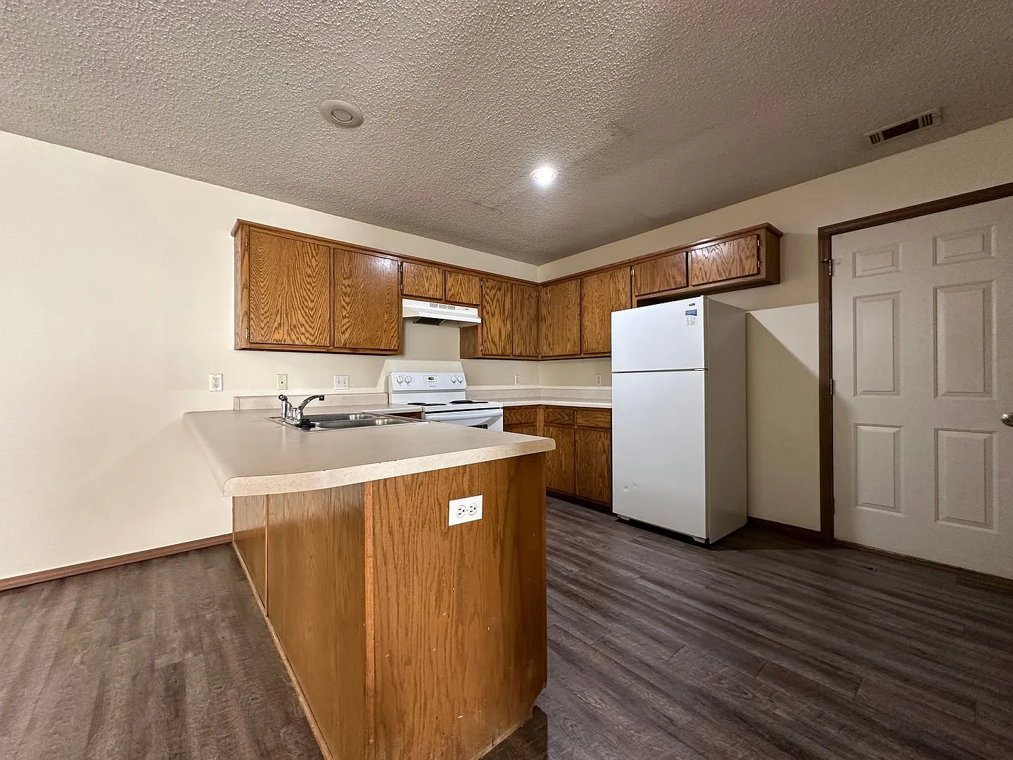 * Move-In Special * Beautiful Brick Duplex in Greenwood - 2 Bedroom, 2 Bathroom, 1 Car Garage - 1... — Photo 4