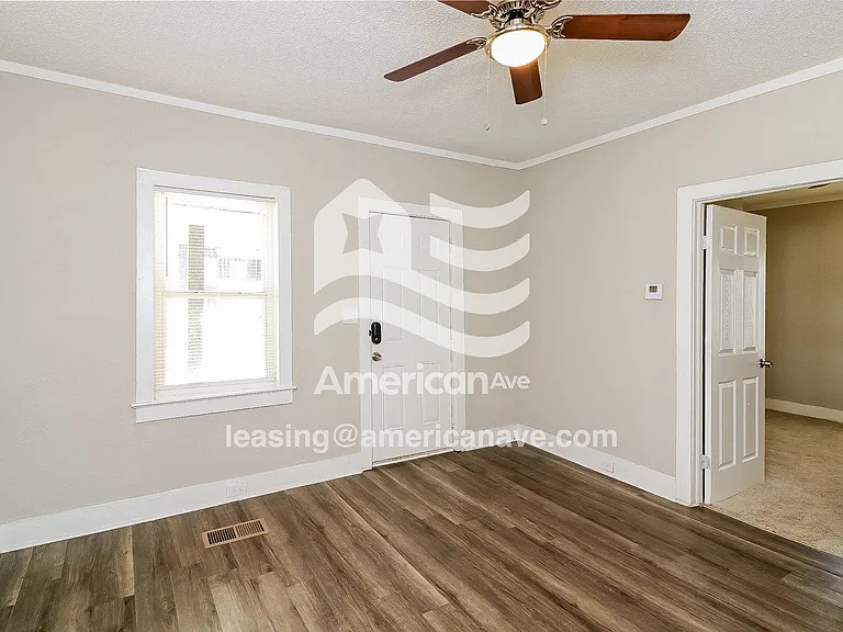 1815066_004_wm_-_living_room_12930305.jpg