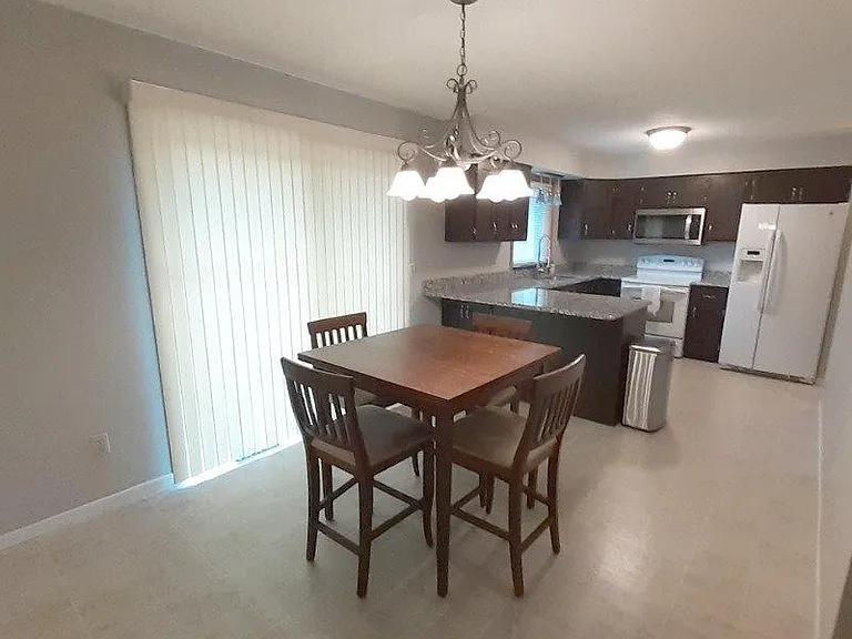 Kitchen (main level)