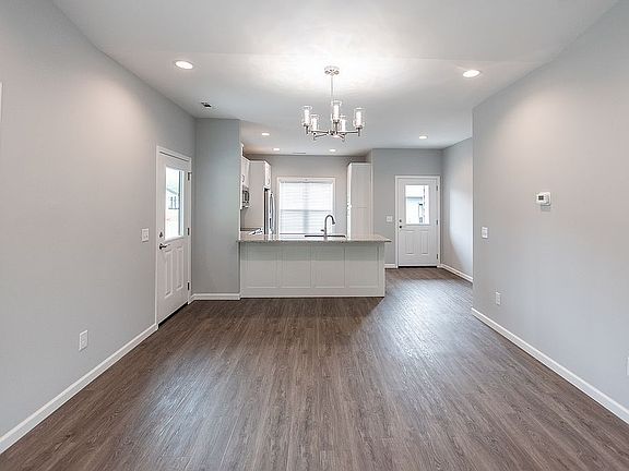 5th image of 35 Diamond Ave