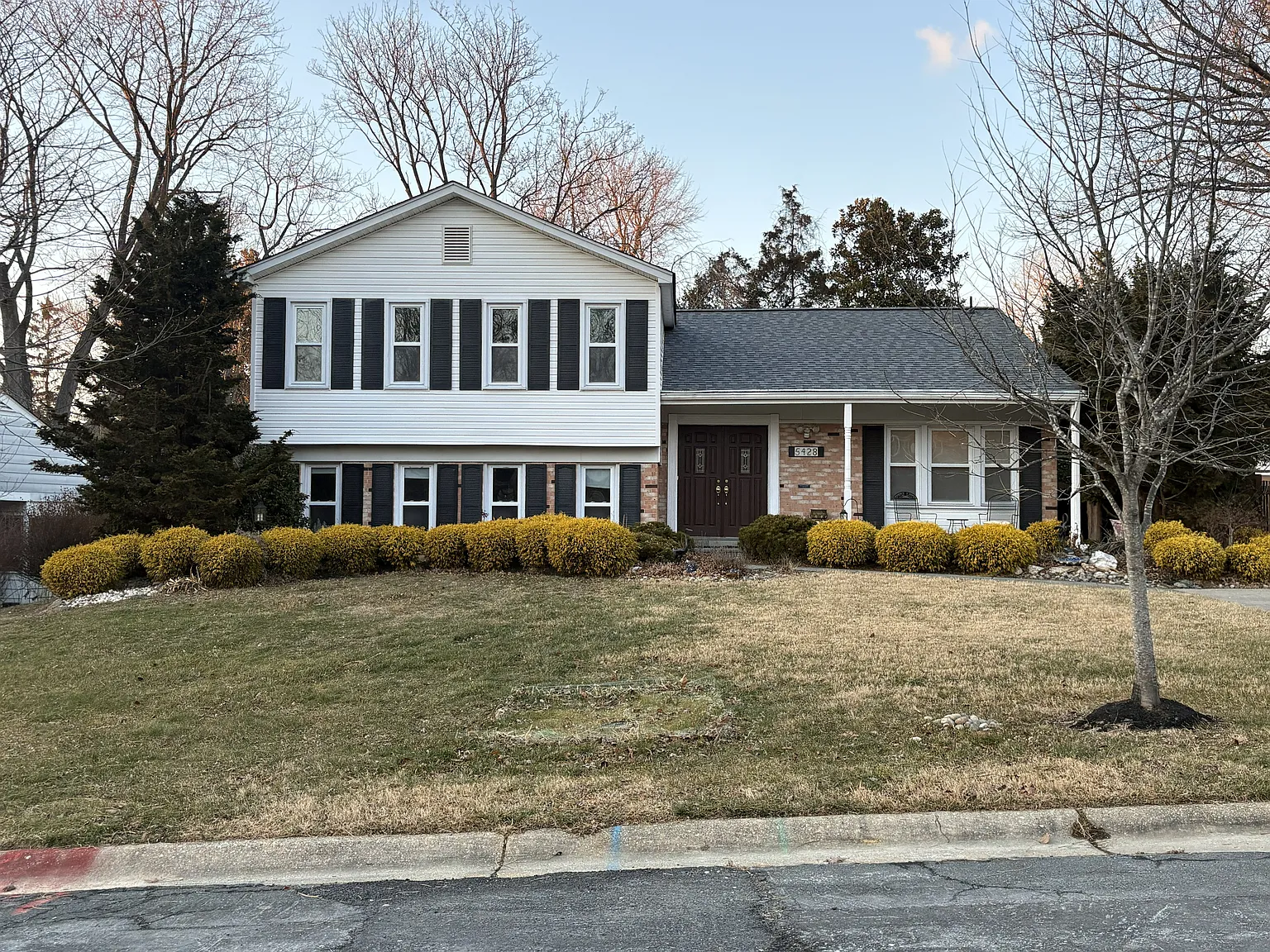 4 bed, 2376 sqft, $3,800 — Photo 2