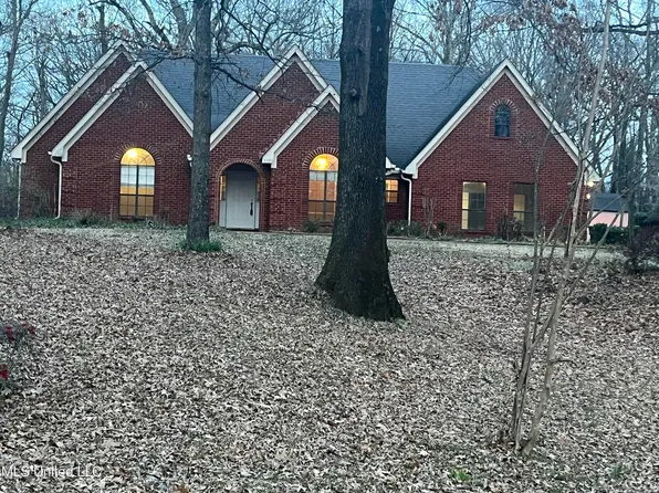 5380 Park Place Dr, Horn Lake, MS 38637