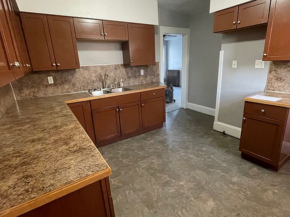 Updated large kitchen with lots of cupboard space