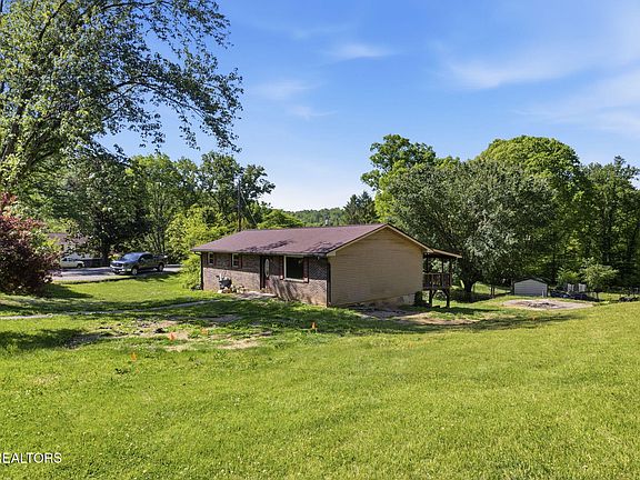 3rd image of 209 White Oak Ln