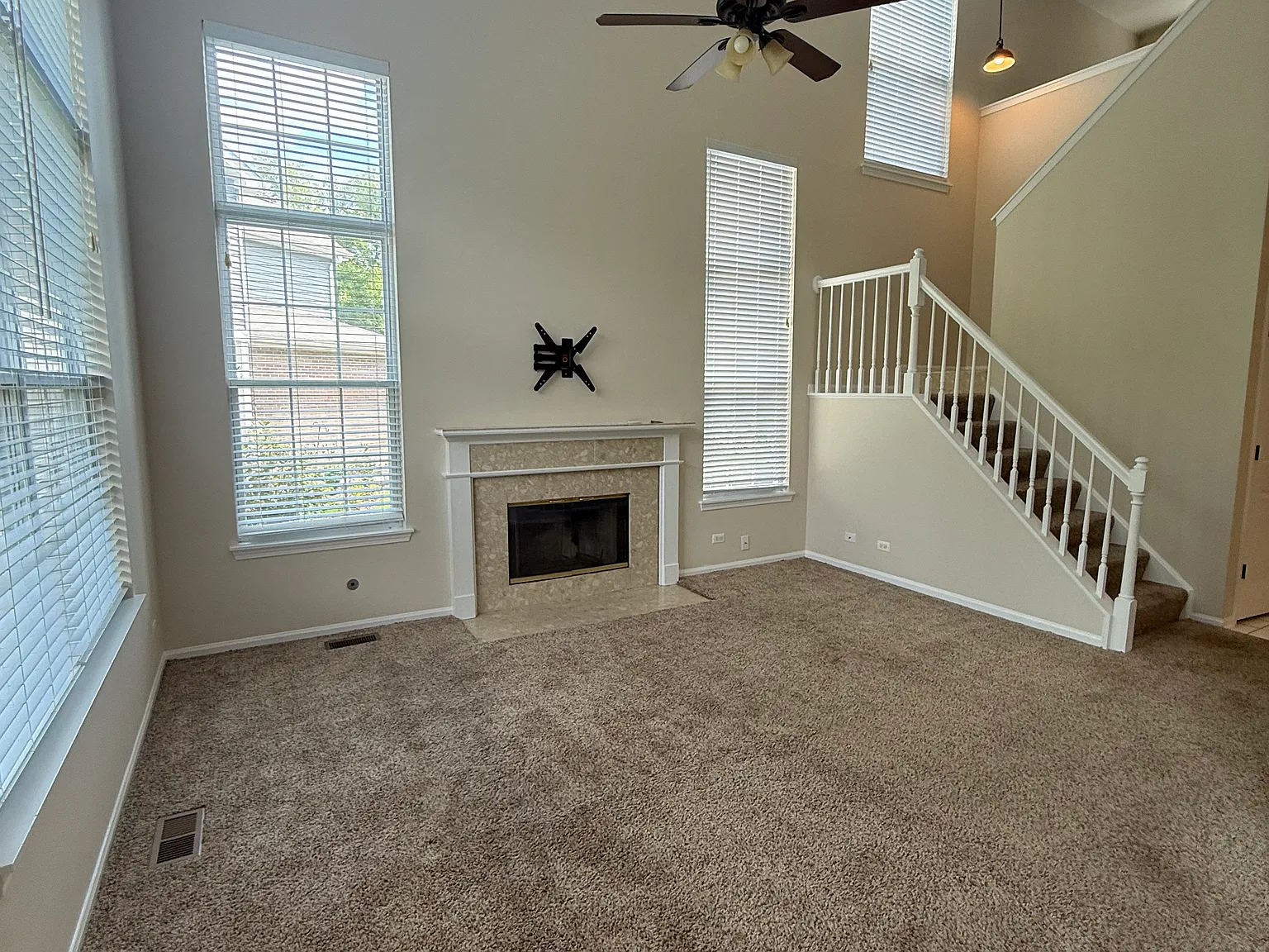 3 bed, 2.5 bath, 2077 sqft, $2,600 — Photo 4